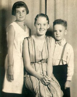 WOODS Merie Lillian 1922-2009 Siblings.jpg